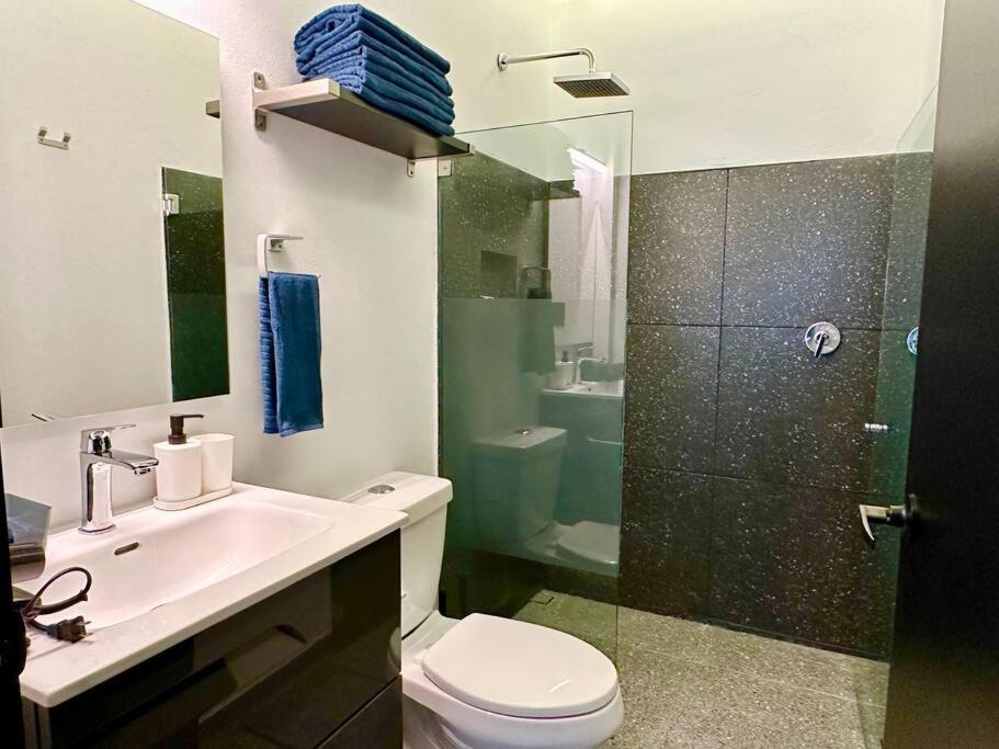 P102 Modern 3bdroom 2bath With Balcony & Rooftop *
